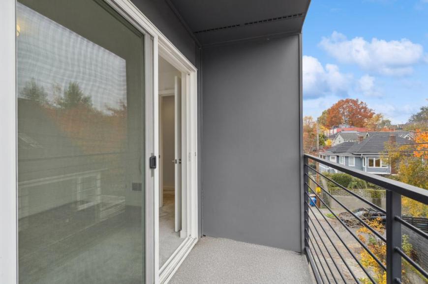 1017 W. Crockett St. – photo 5