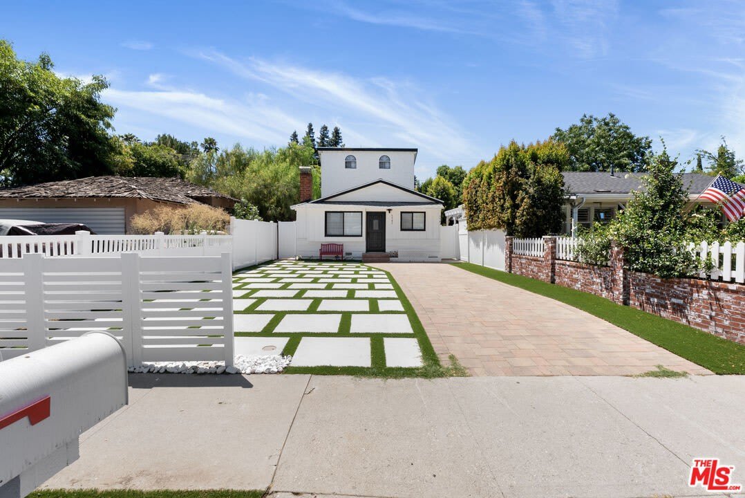 5541 Fallbrook Ave – photo 4
