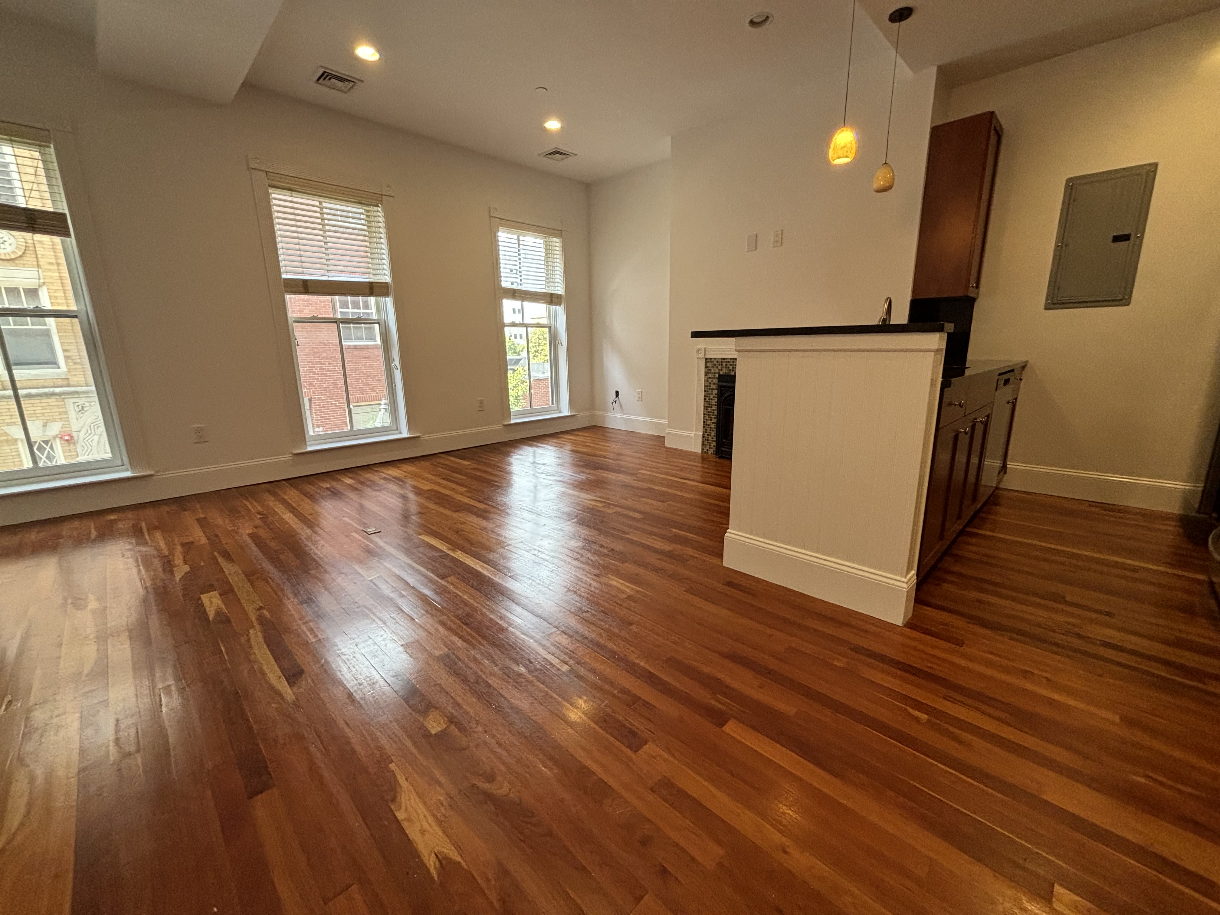 16 Temple St – photo 3