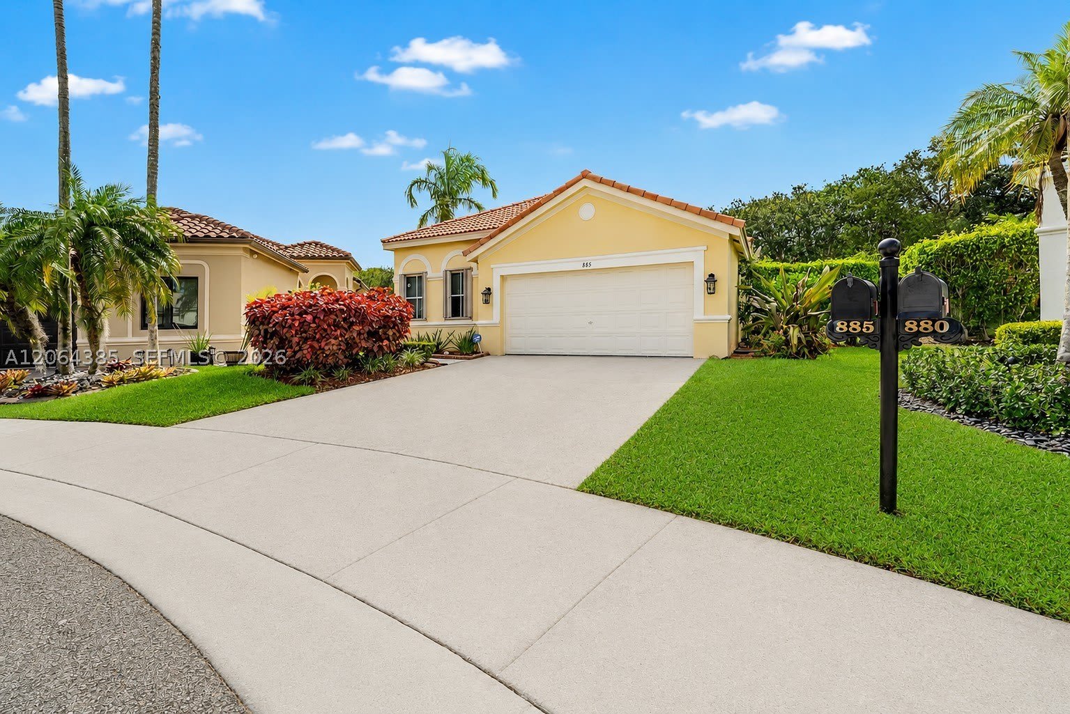 885 Tanglewood Cir – photo 2