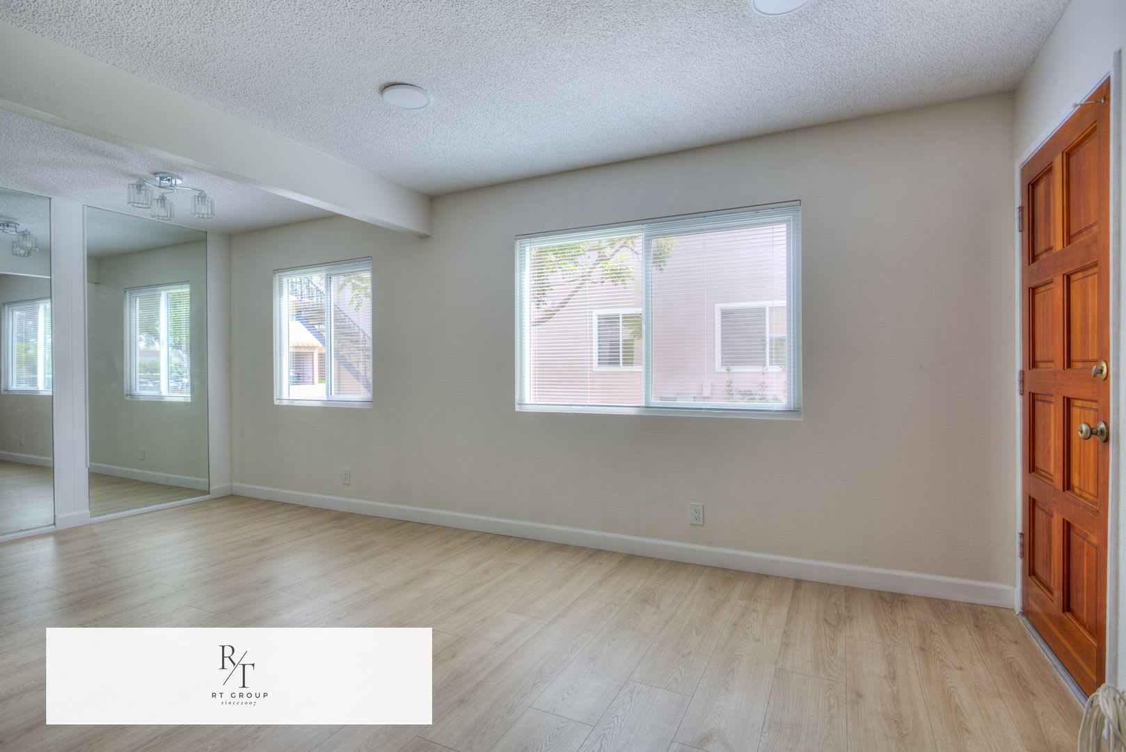 Newly Remodeled 2 Bed 1 Bath Apartment For Rent – photo 3