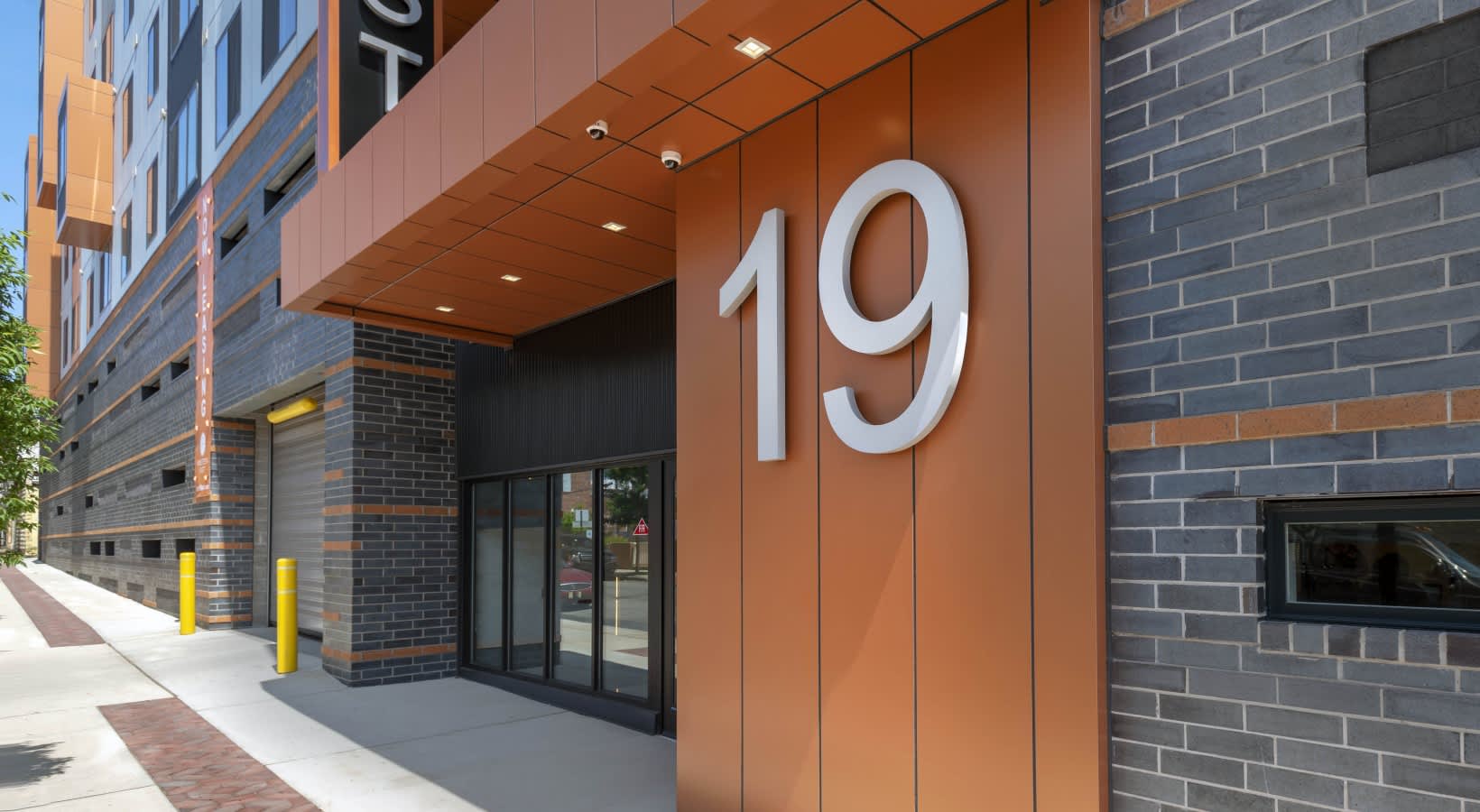 19 East – photo 5