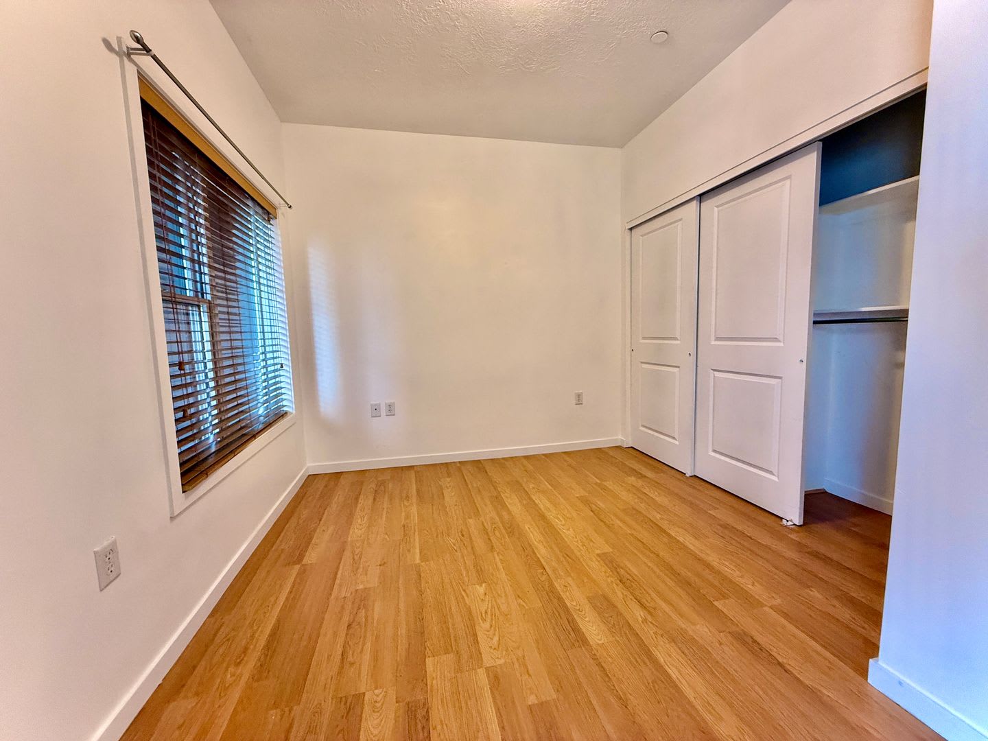 Beautiful 2BR Condo in Gated Community Near TRAX – photo 3