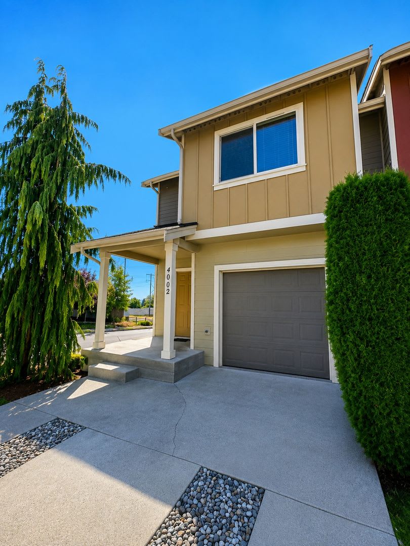 3Bd/2.5Ba Marysville Townhome – photo 2