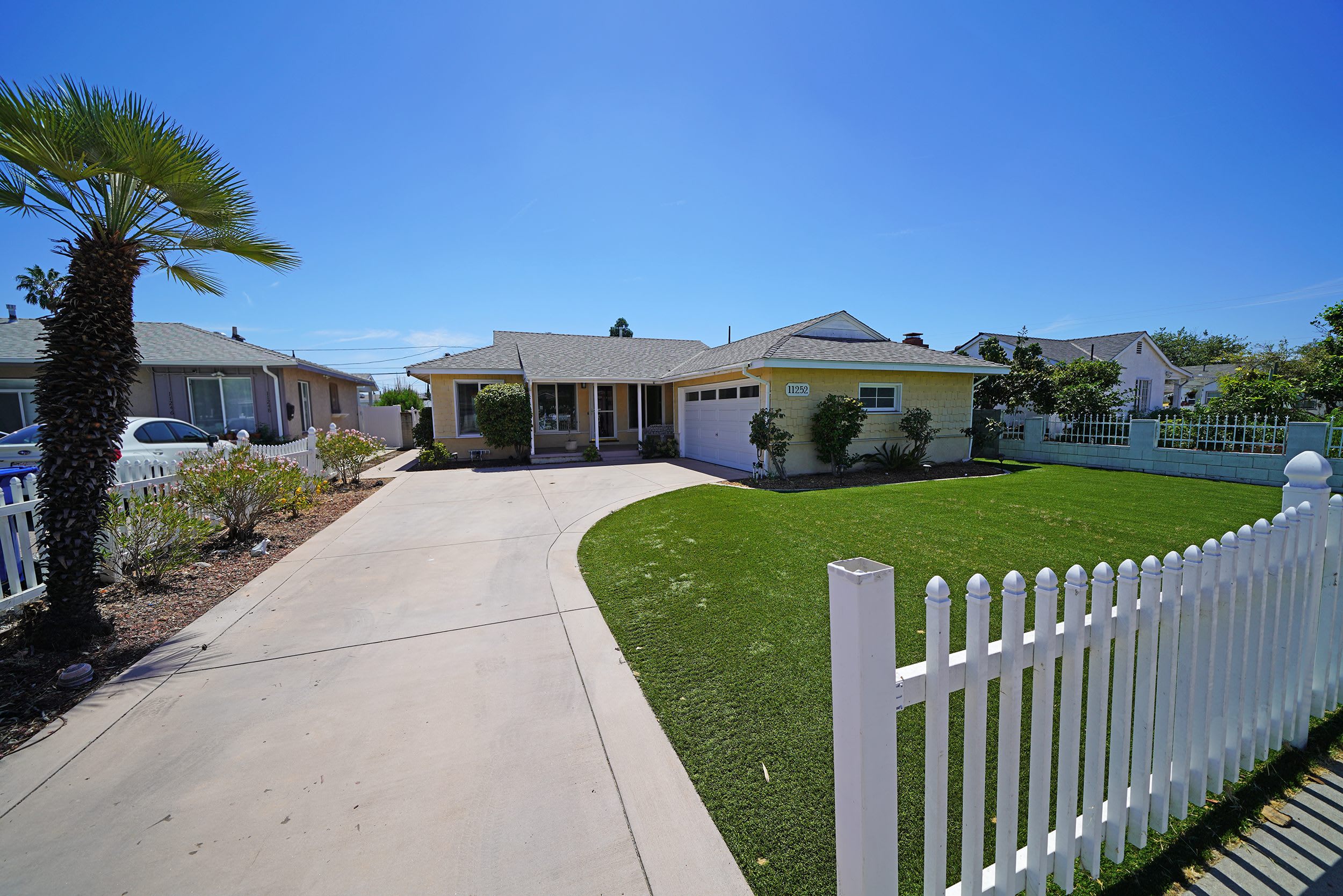 11252 Delano Street – photo 1