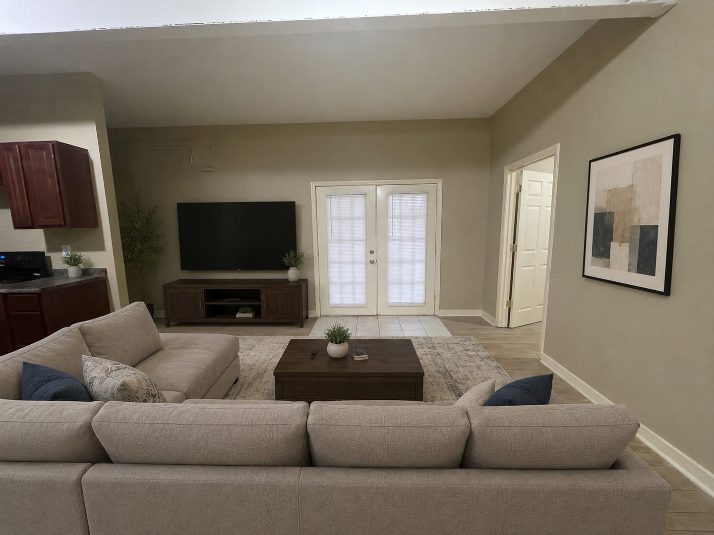 Adorable 2 Bedroom 1 Bath Apartment.Located in the Cotswold Area – photo 2