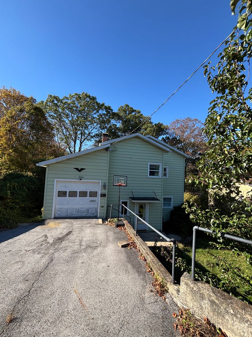 Charming 2 Bedroom Single Family Home With Garage And Off Street Parking – photo 2