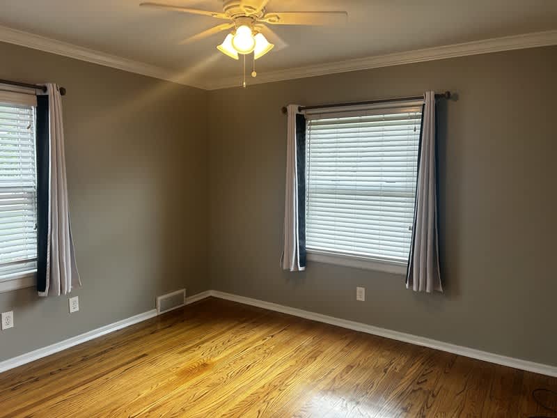 2421 Clarendon Avenue – photo 4