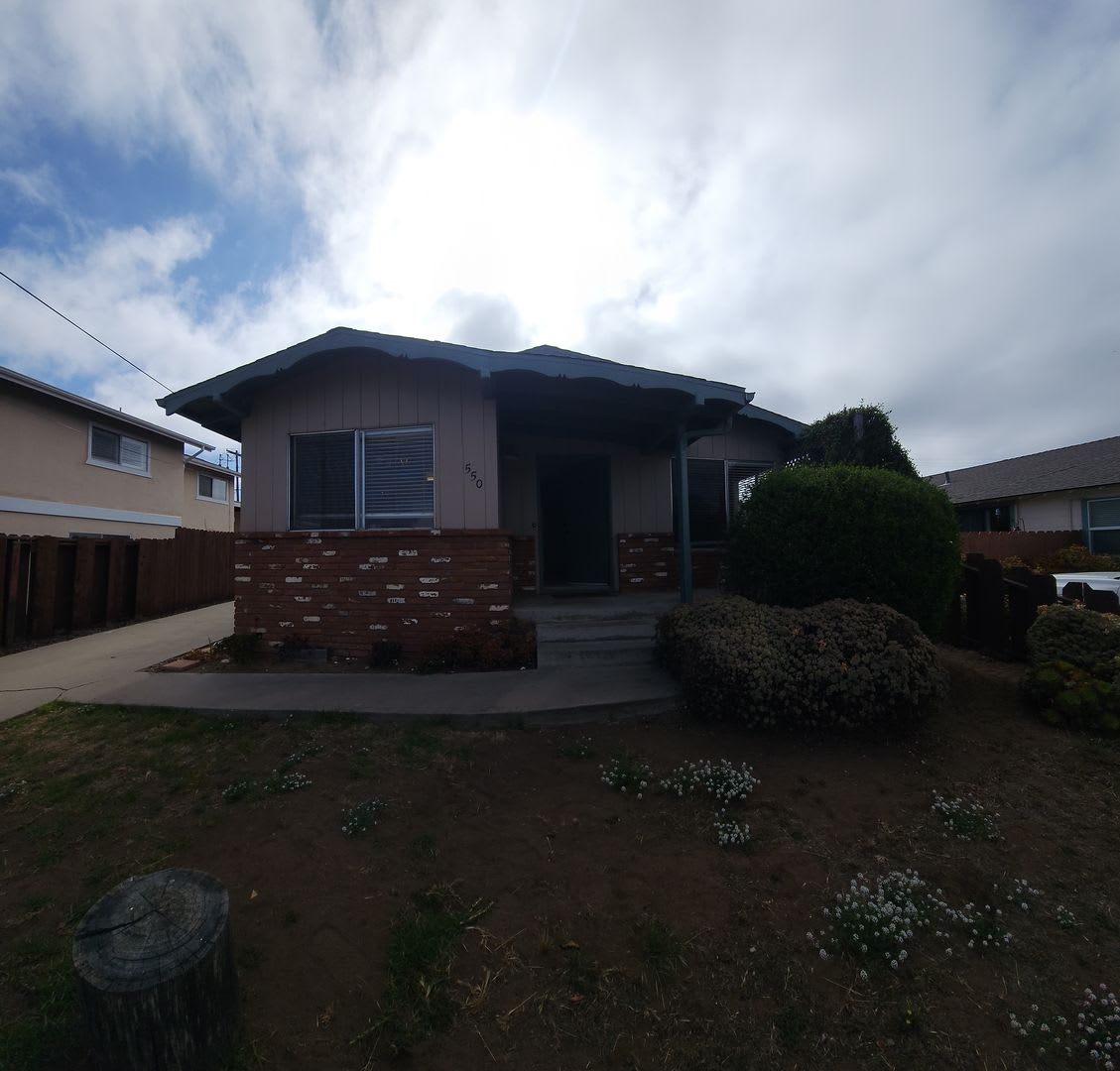 Classic Mb Beach Home 2 Bed 1 Bath Home With A View Of The Water And The Rock – photo 3