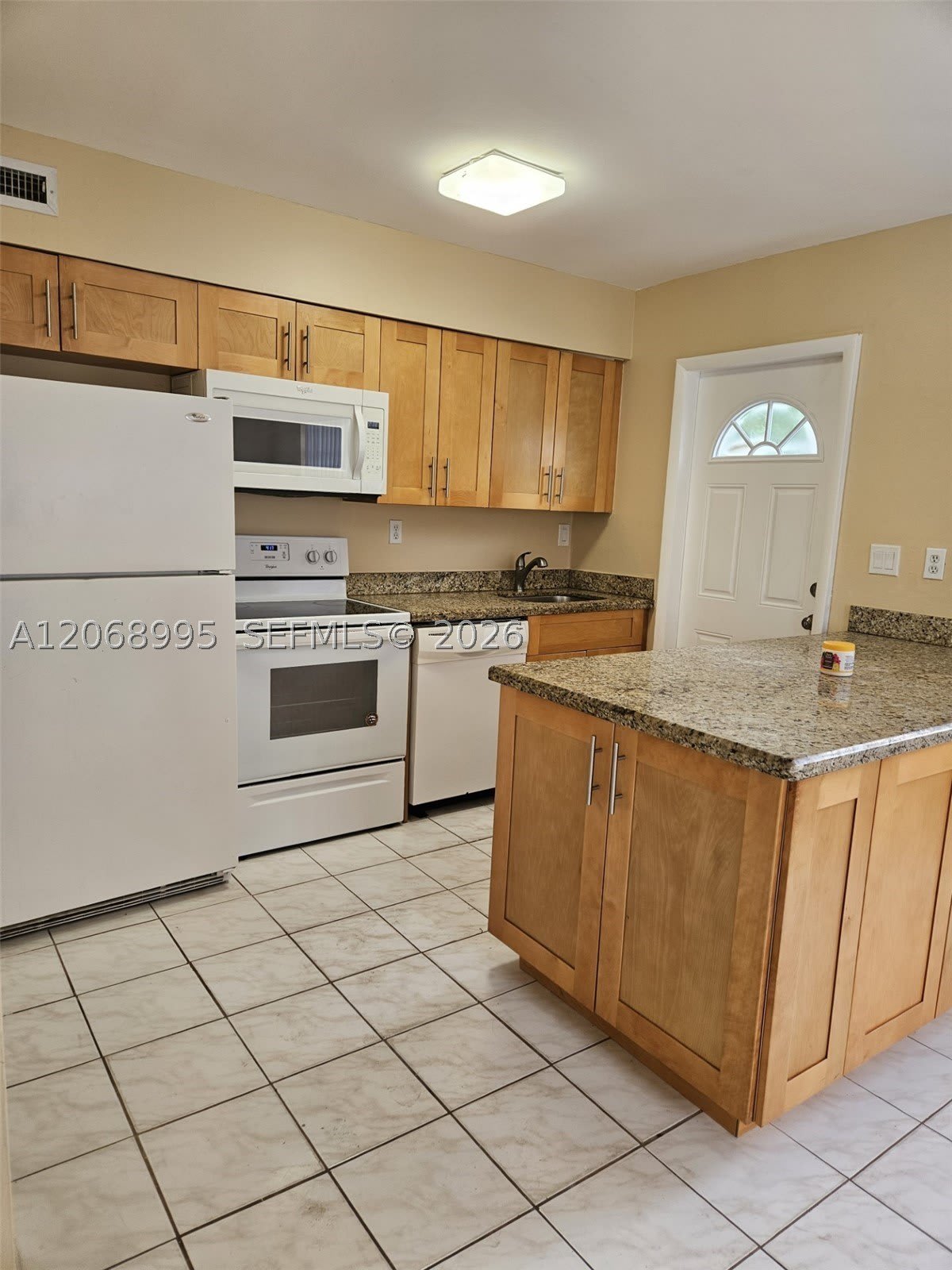 1008 NE 34th Ct – photo 3