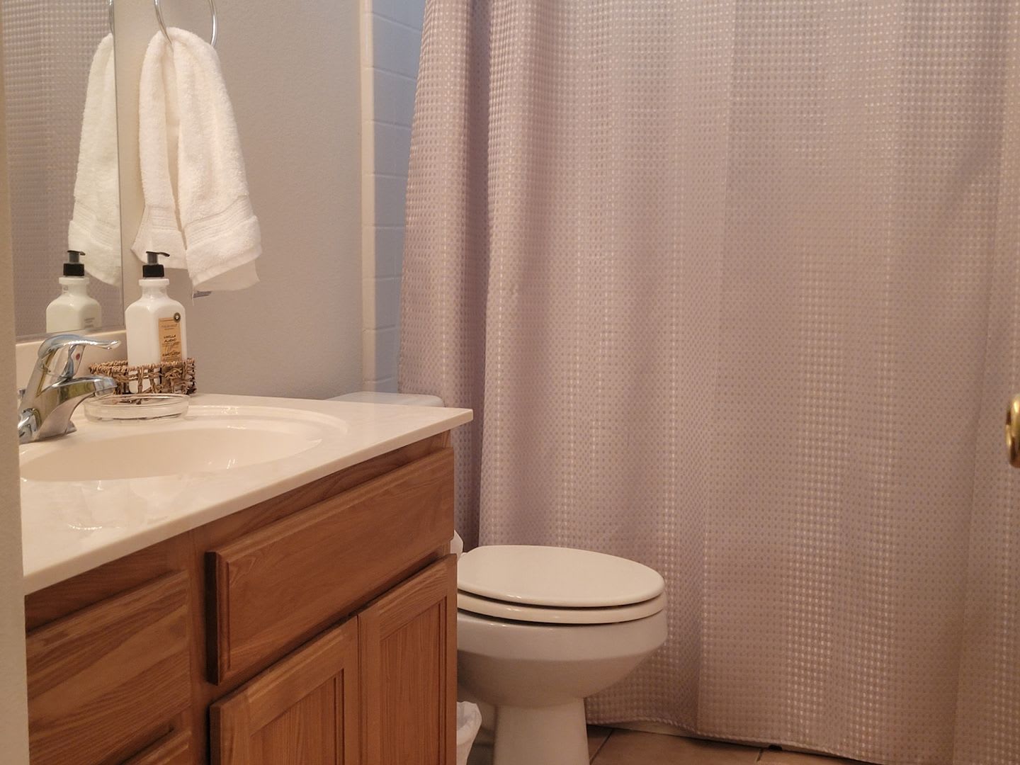 Charming 3-Bedroom Home with Spacious Yard in Rio Lomas – photo 5