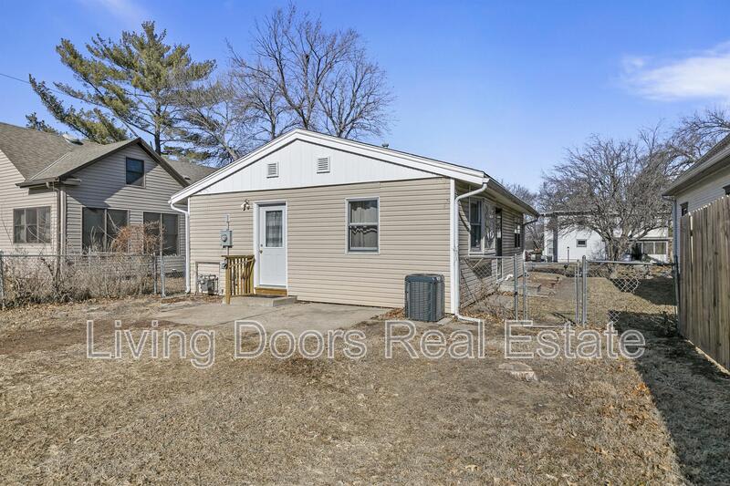 6935 Colby St – photo 1