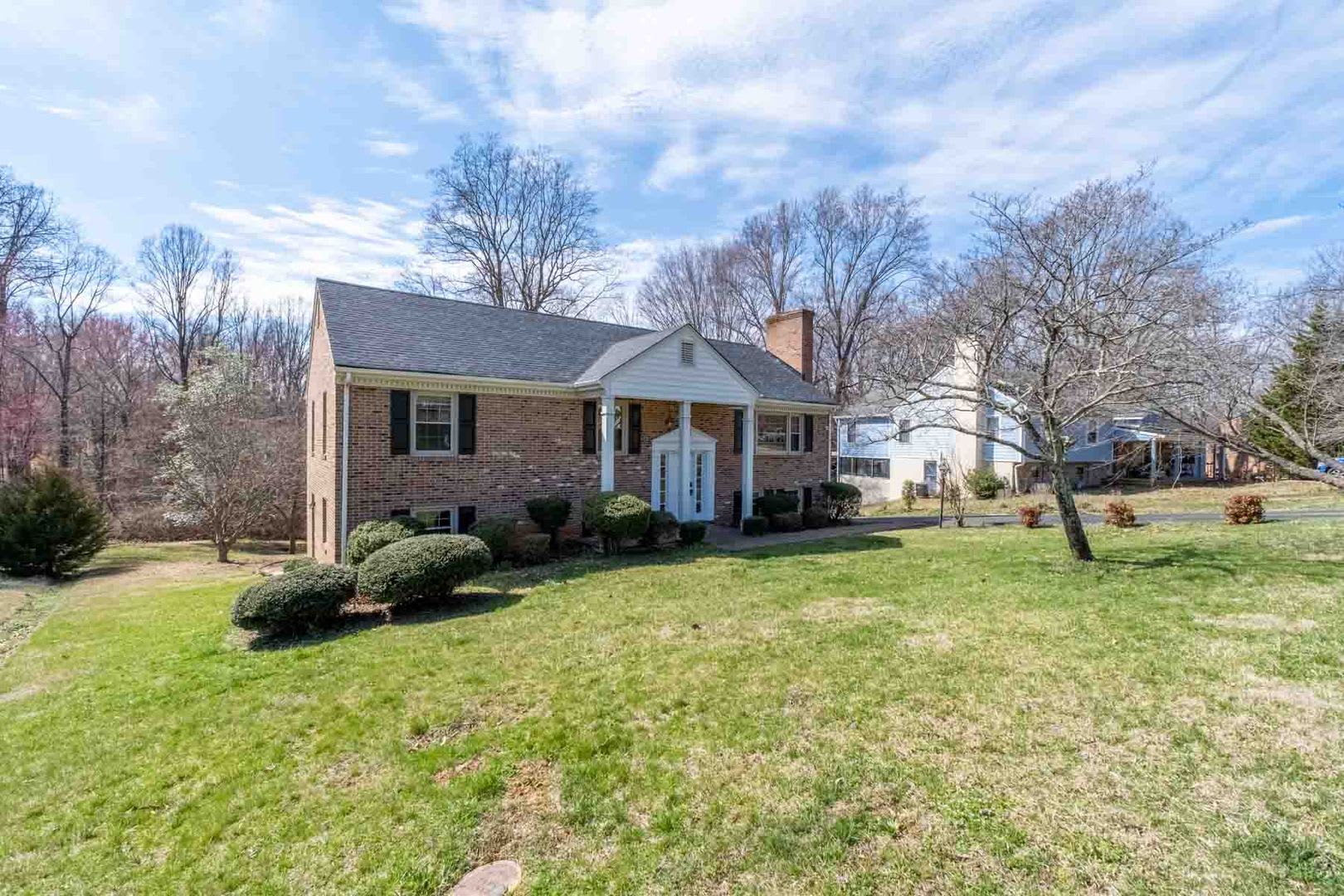 4 Bedroom Home in Lynchburg – photo 2