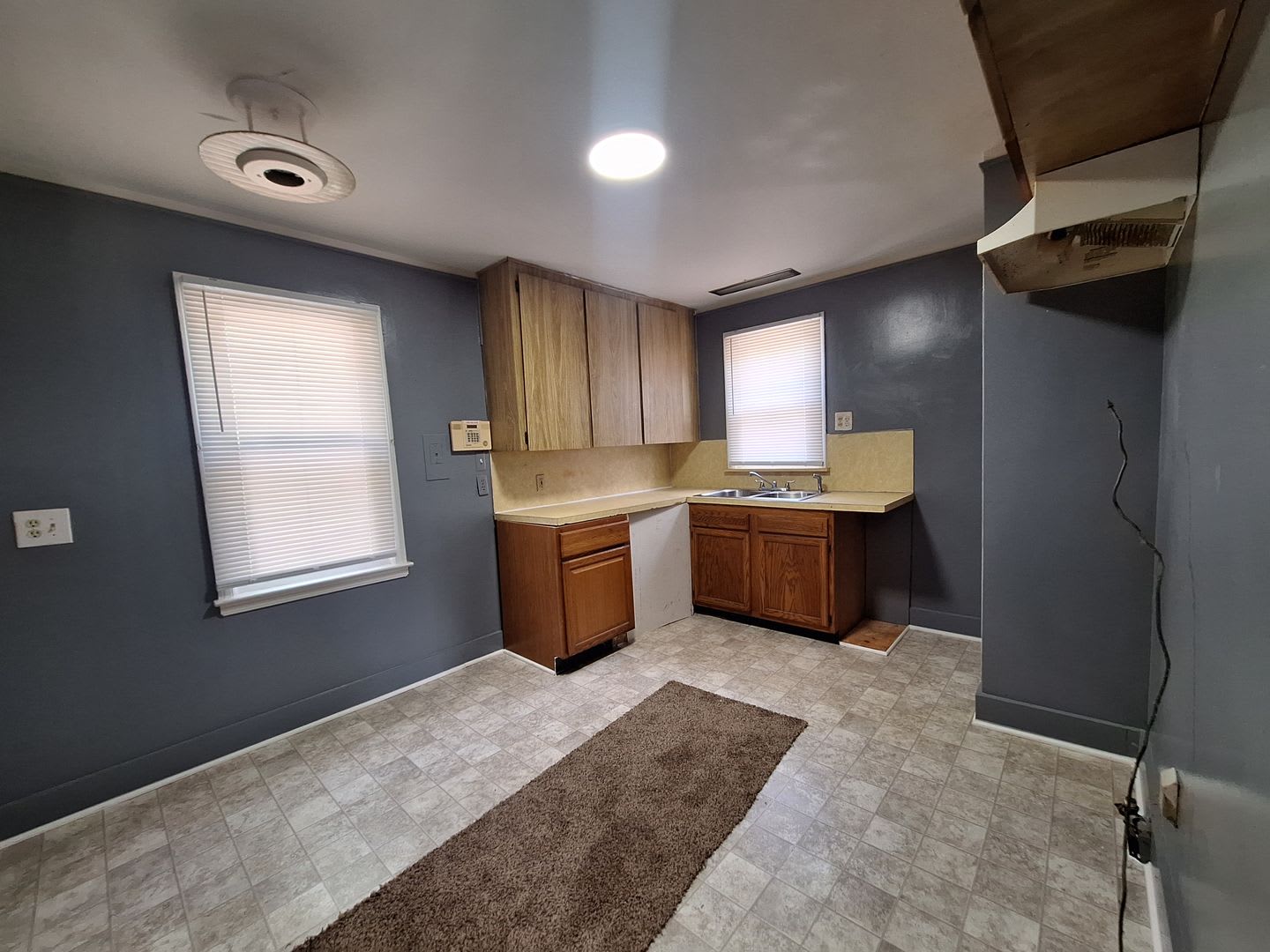 Brick Bungalow With 3 Bed And 2 Baths – photo 5