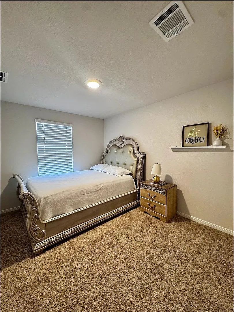 Room In 4 Bedroom Home In Georgetown – photo 5