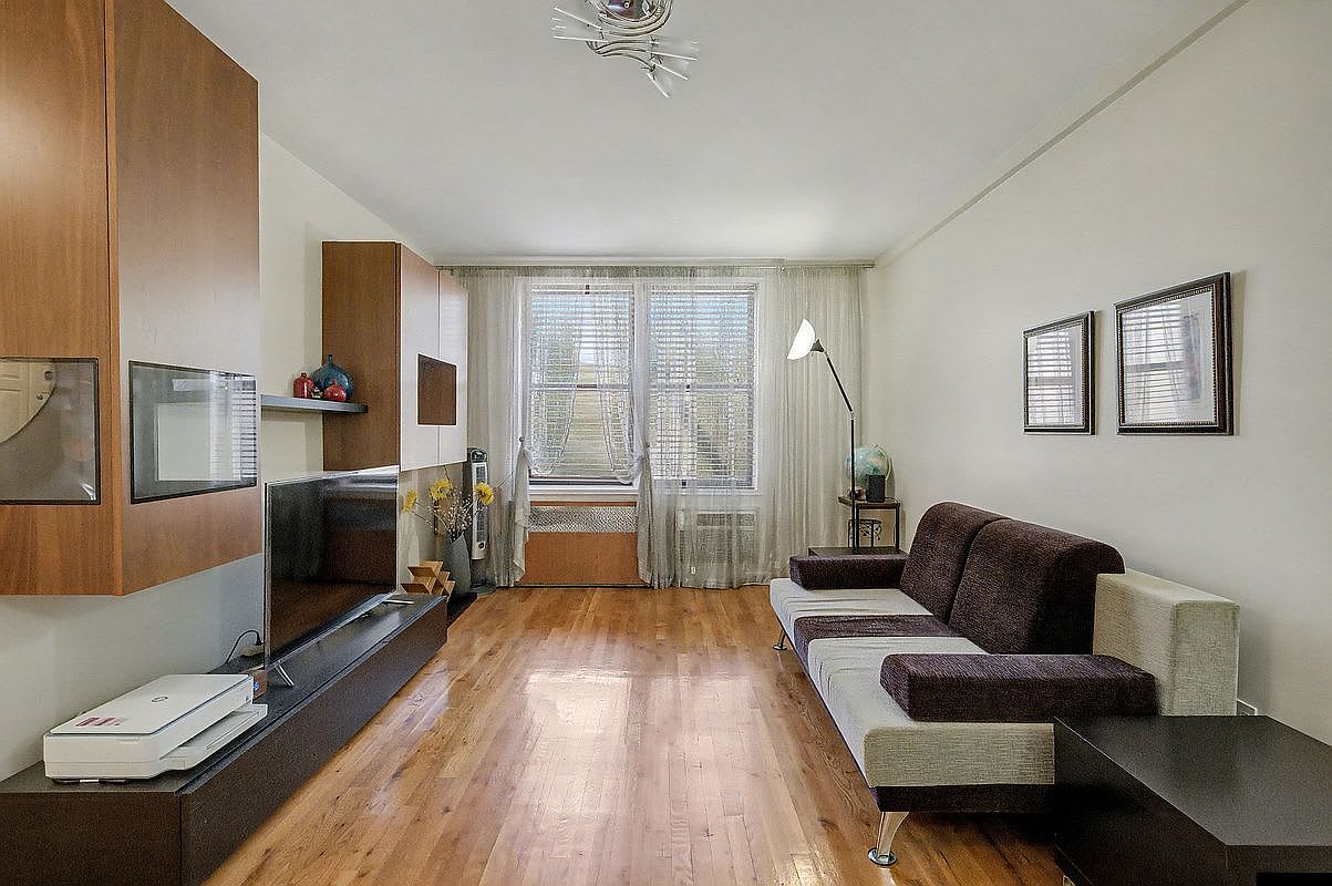 1577 E 17Th St Apt 6M – photo 2