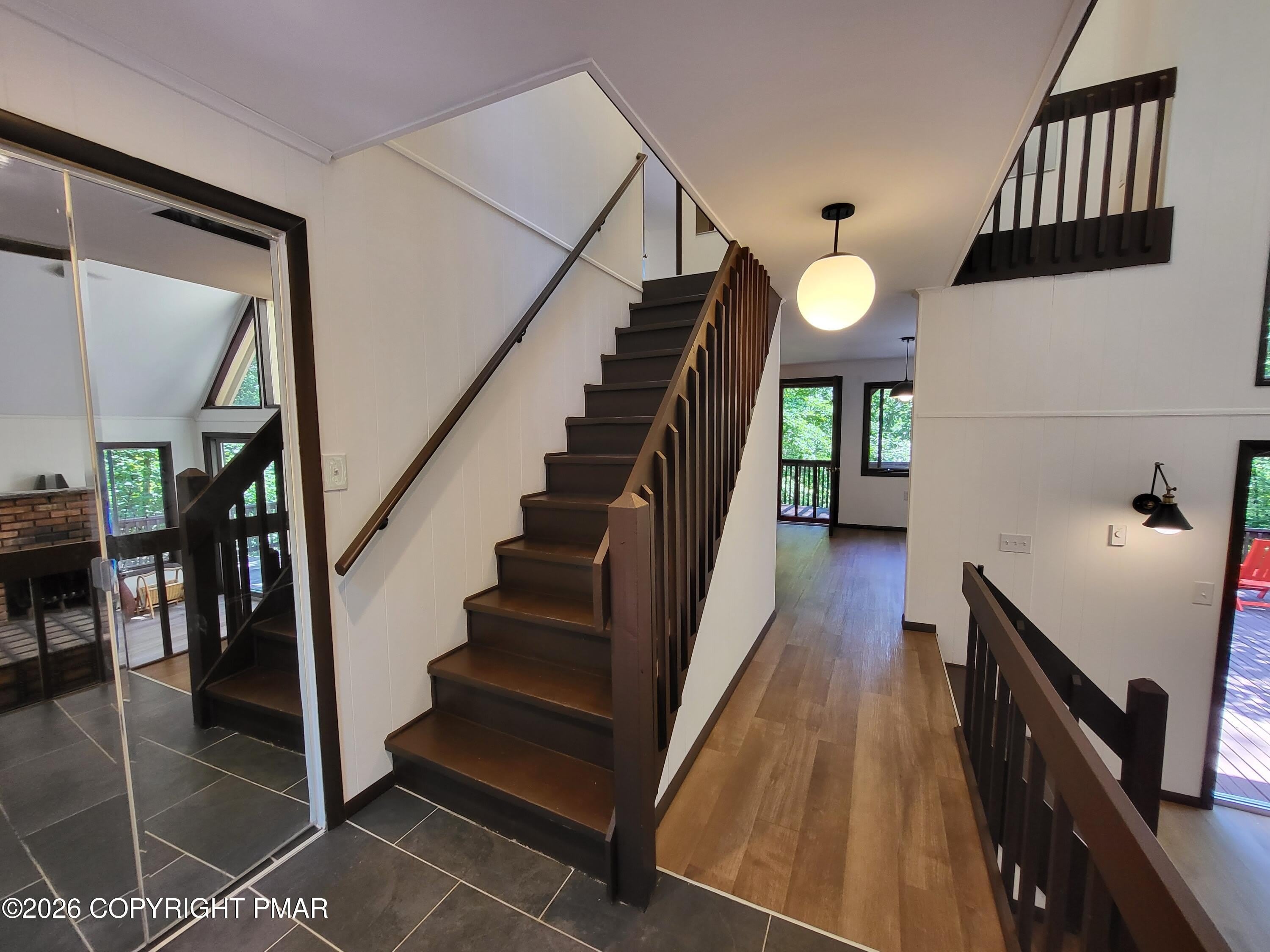 548 Clubhouse Drive – photo 2