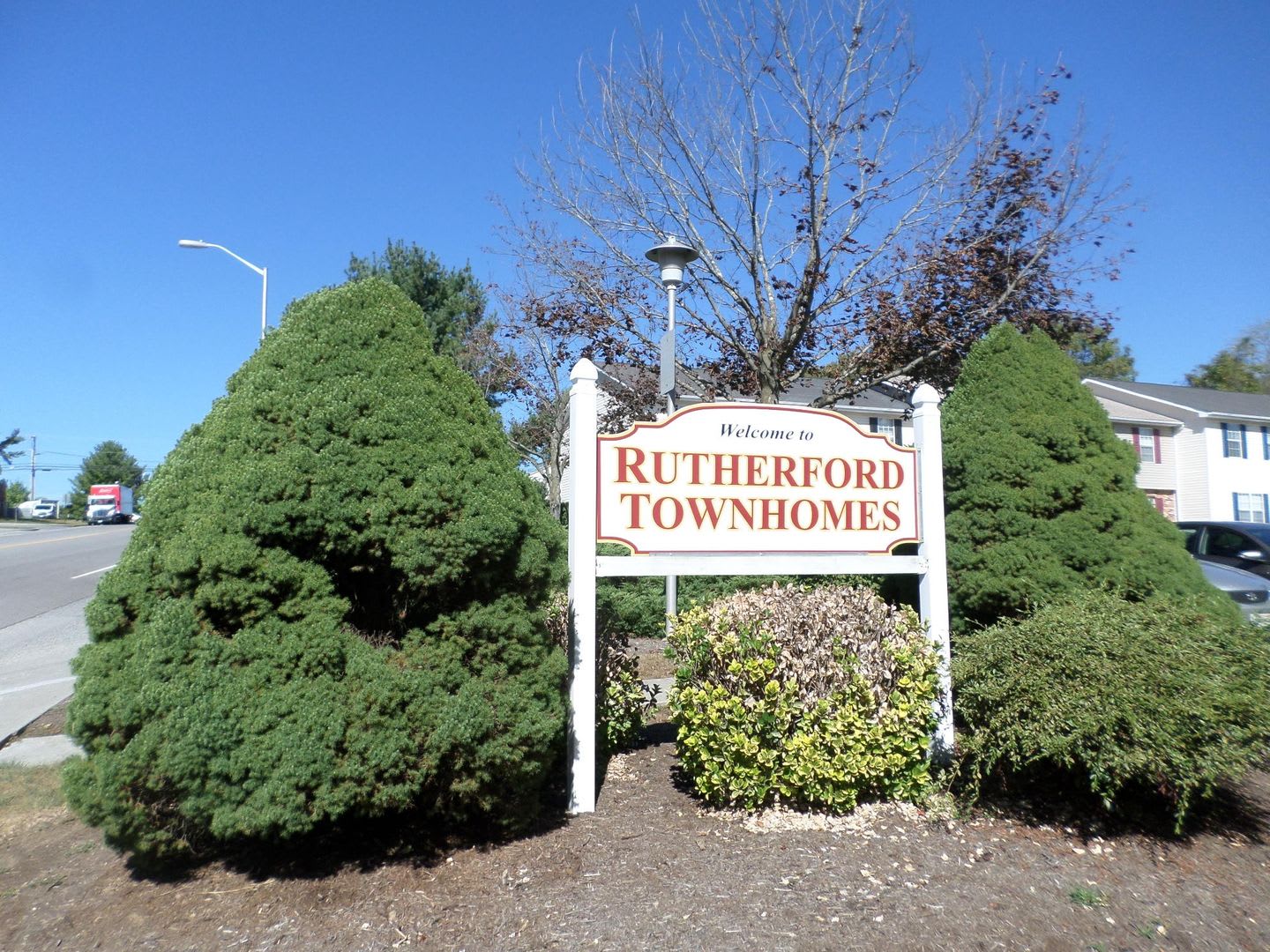 4 Bedroom, 3 Bath Townhouse – photo 2