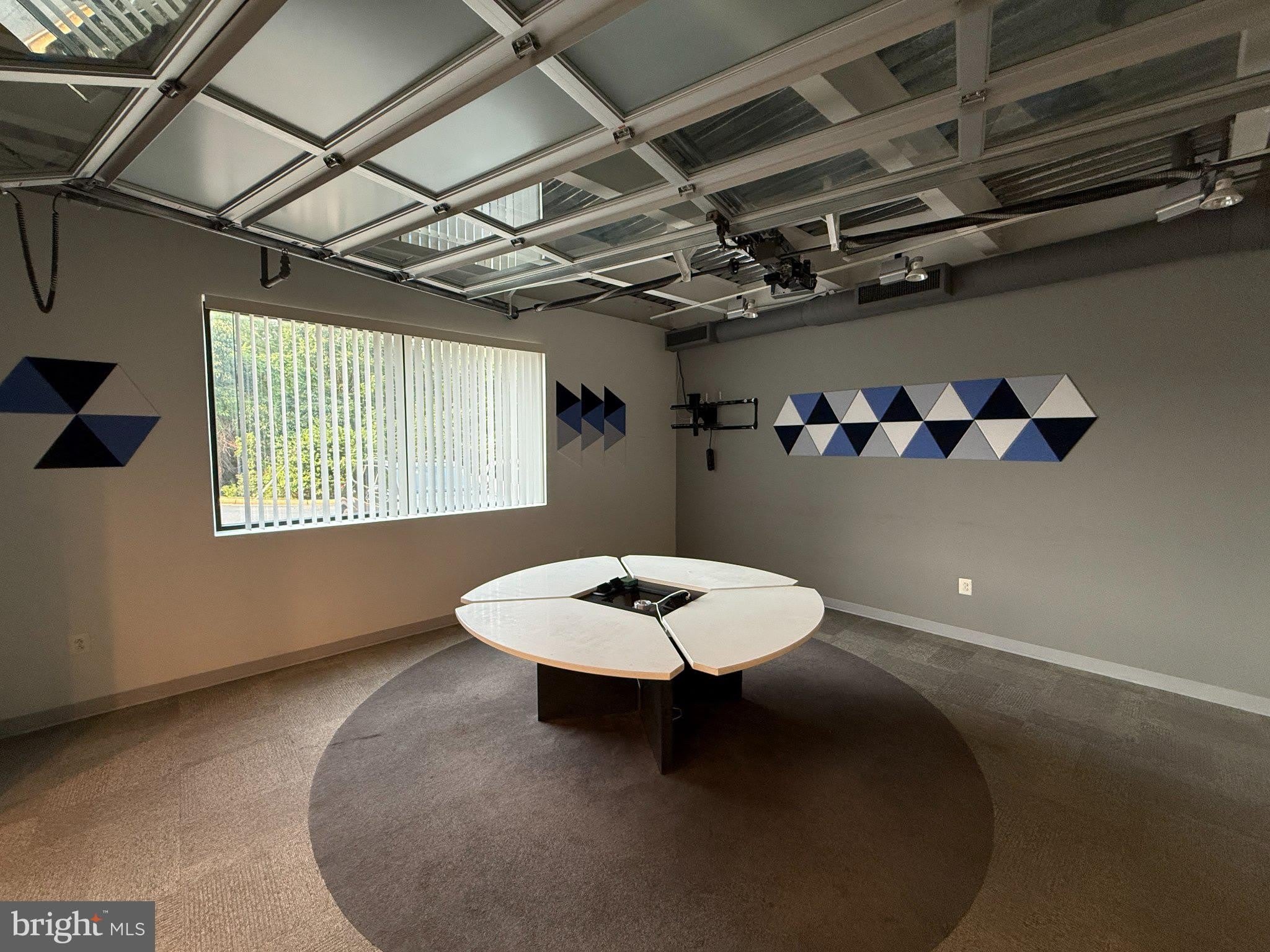 8462 VIRGINIA MEADOWS Drive – photo 3