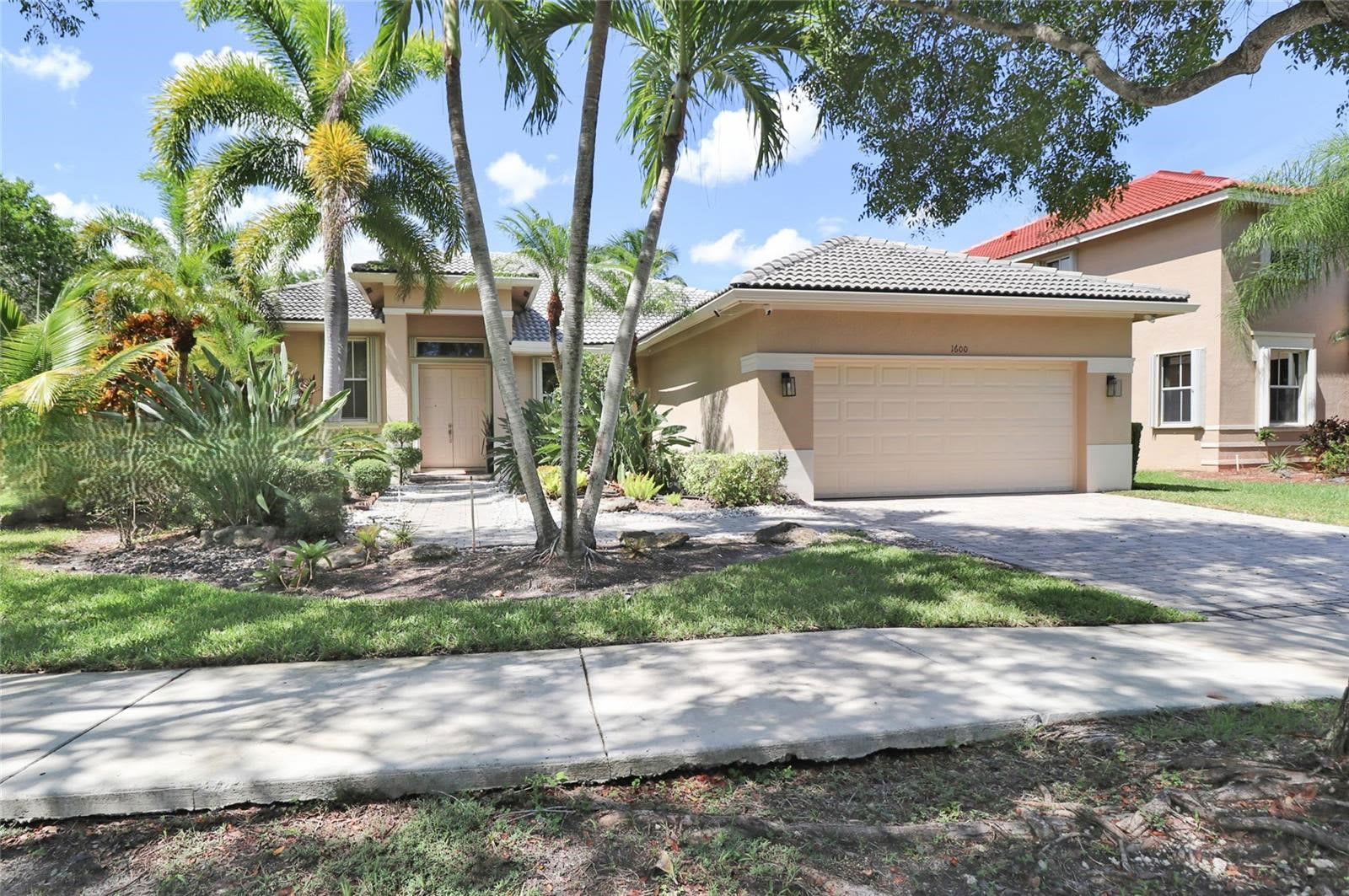 1600 Blue Jay Circle – photo 1