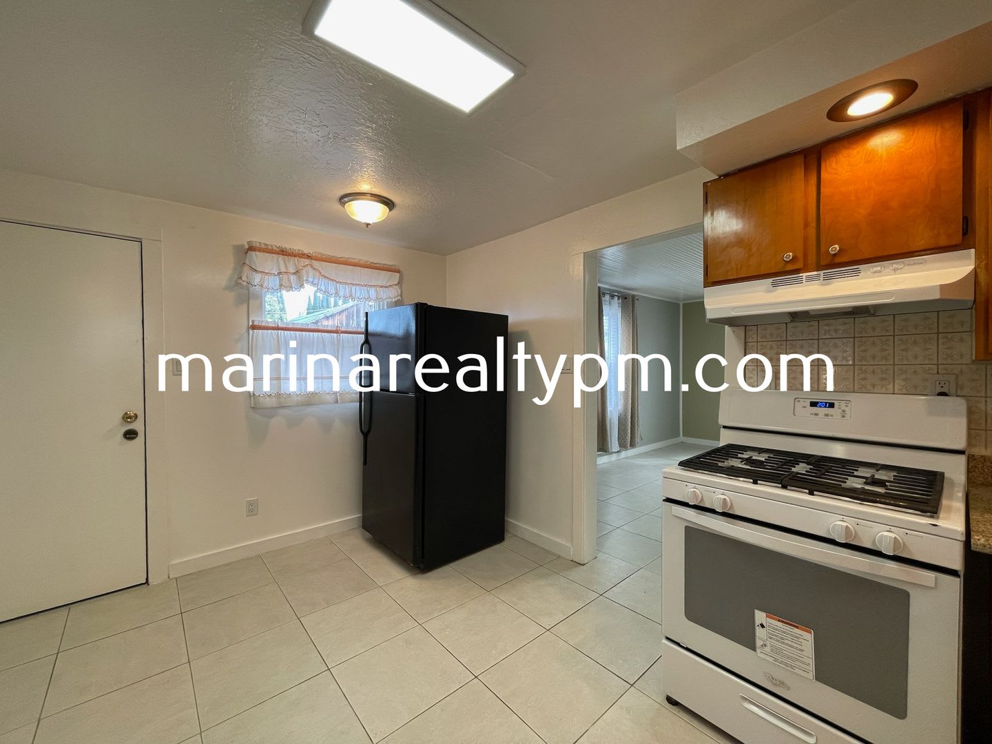 Welcome home to this 1 Bedroom 1 bath cozy cottage – photo 3