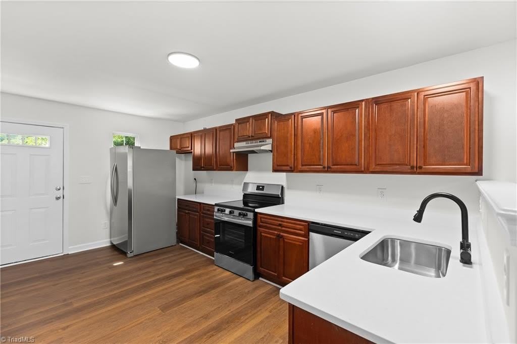 2816 Ansonia Street – photo 4