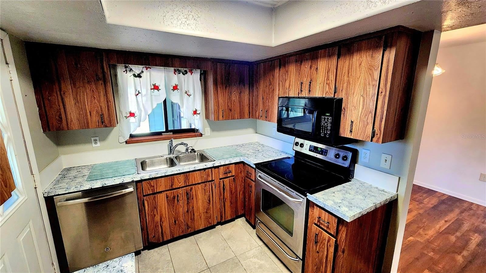 10405 SW 99TH Avenue – photo 4