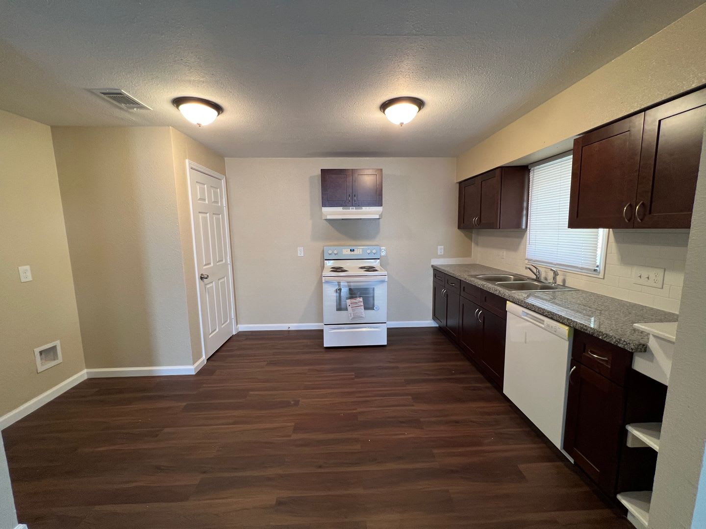 Newly remodeled 3bed/2bath in Eagle Lake, TX – photo 4