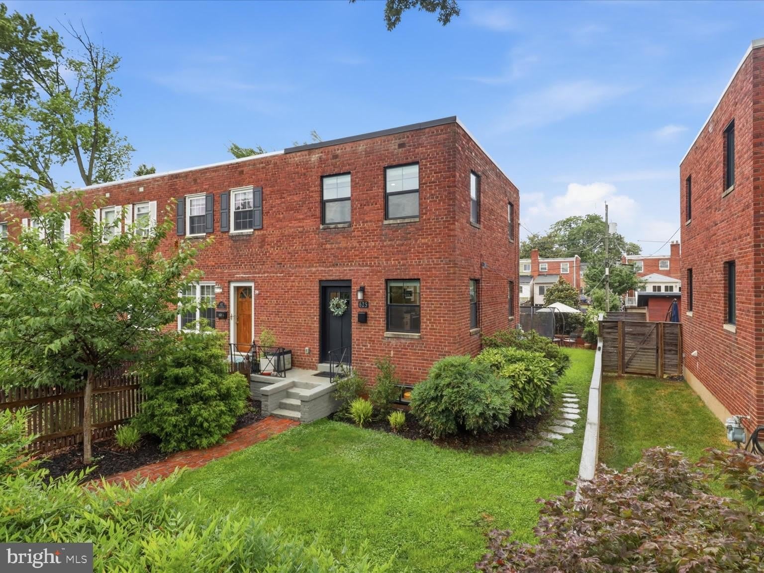 625 S HENRY Street – photo 2