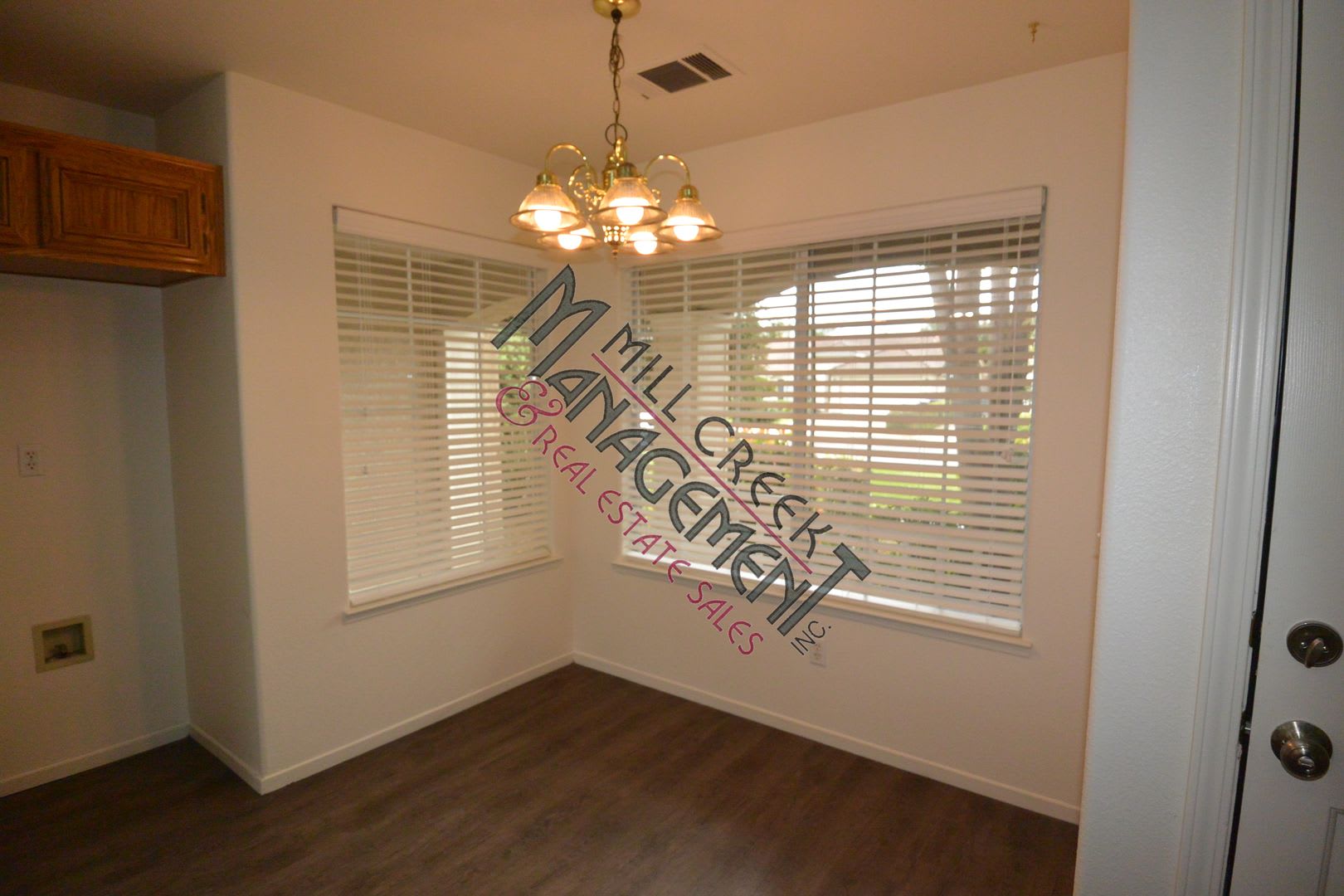 3 Bedroom 2 Bathroom Home in SW Visalia! Close to Shopping and Restaurants! – photo 5