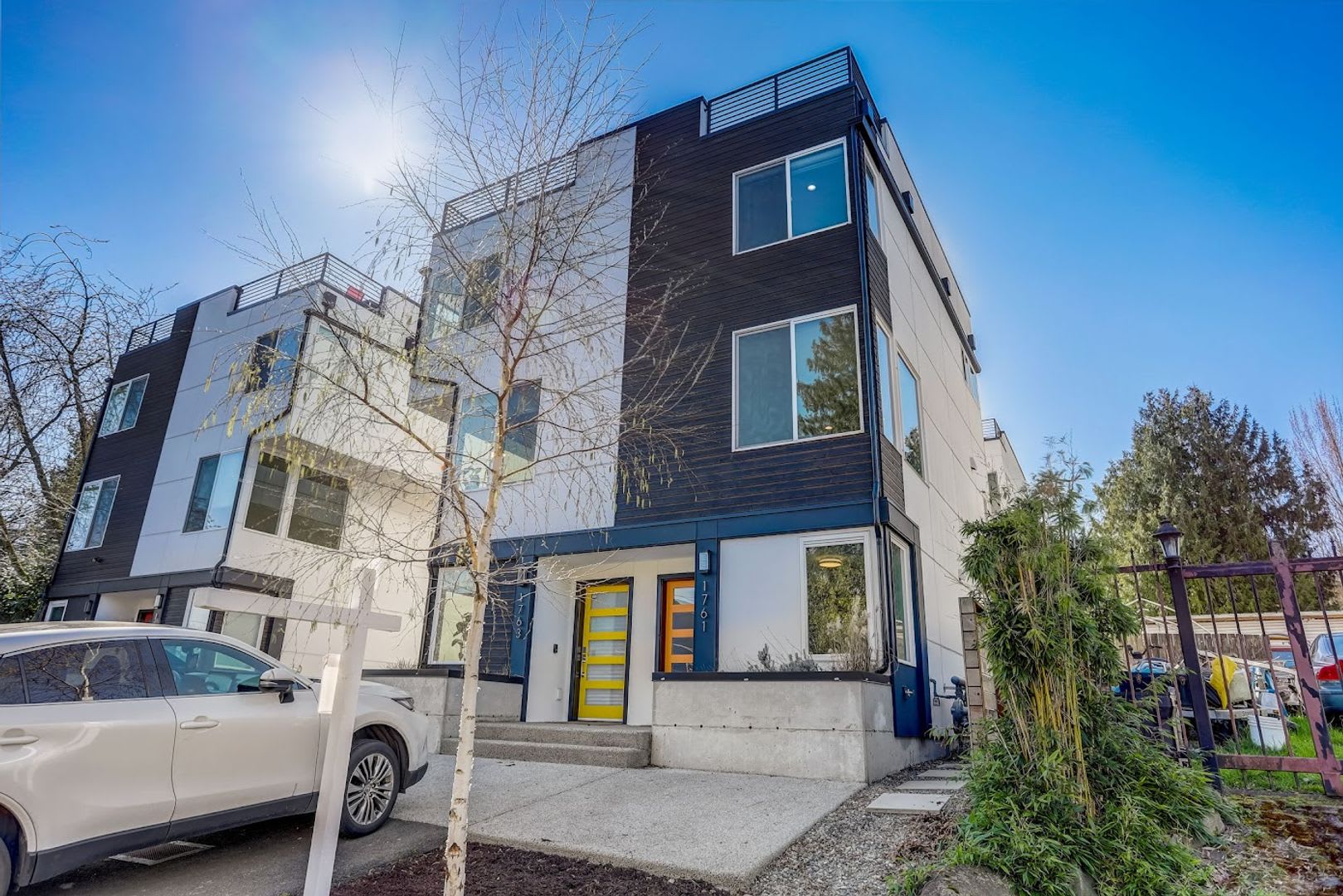 Modern Townhome on Beacon Hill! – photo 1