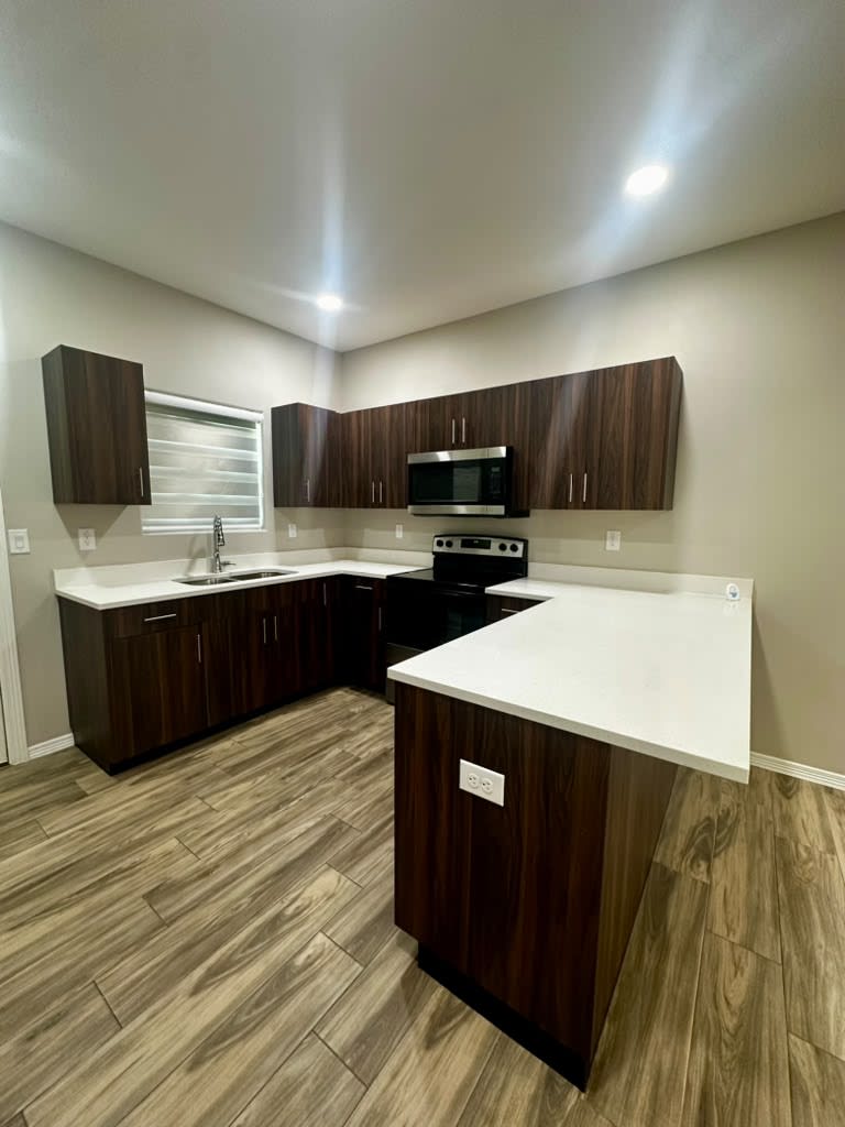 2314 N 37th Ln – photo 2