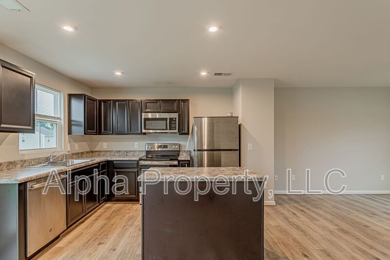 10 Torrington Dr – photo 4