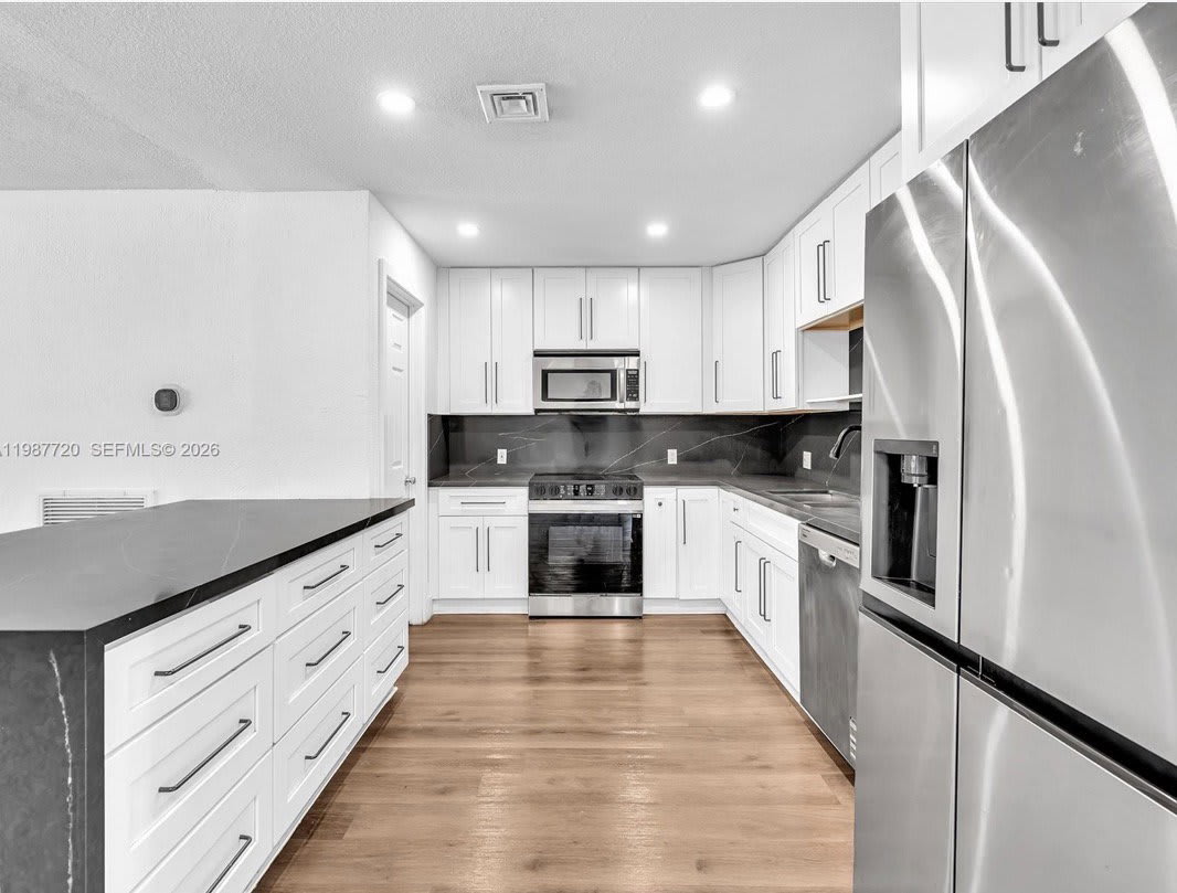 3193 Taft Street – photo 5