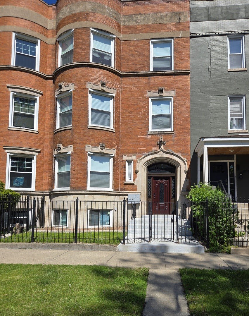 4749 S Prairie Avenue – photo 1