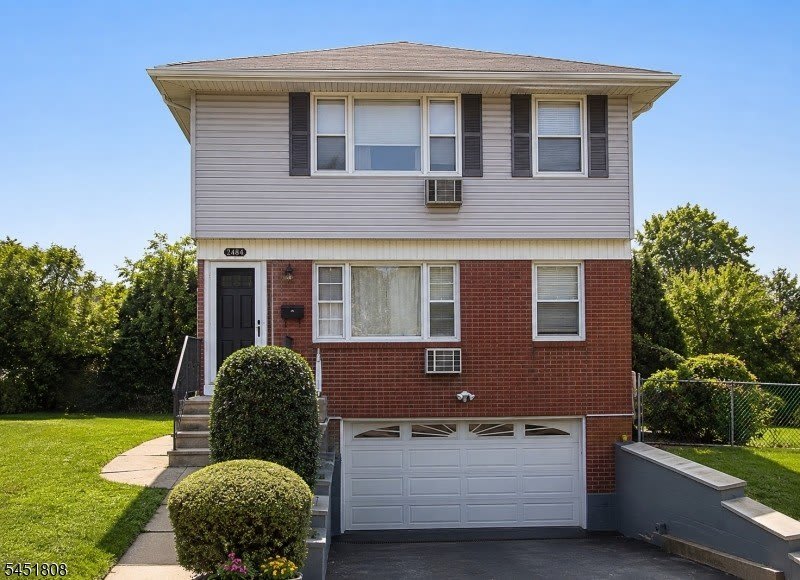2484 Seymour Ave – photo 1