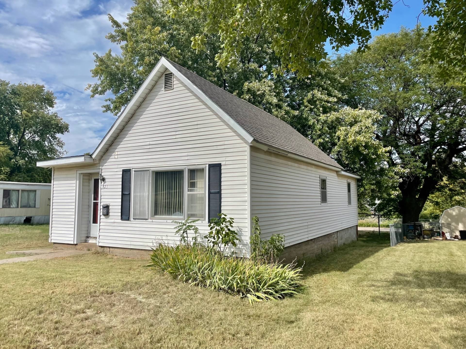 423 W 9th – photo 1