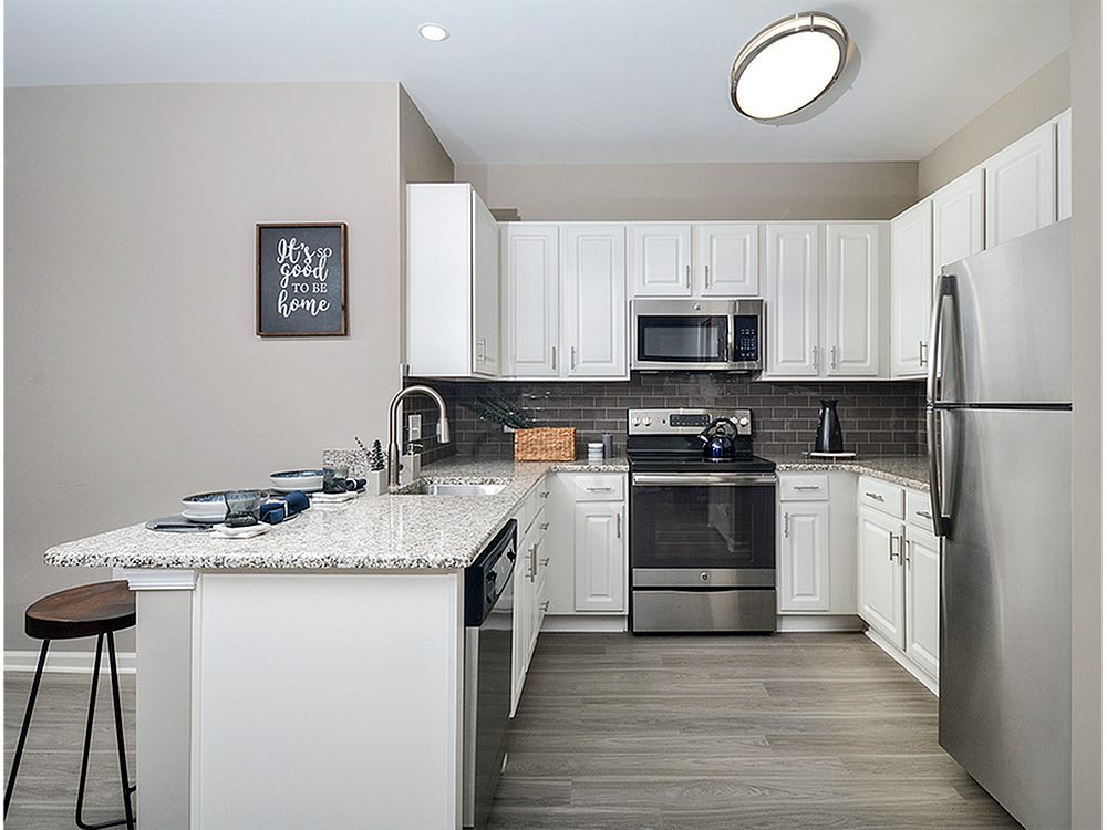 Plymouth Pointe Apartments – photo 2