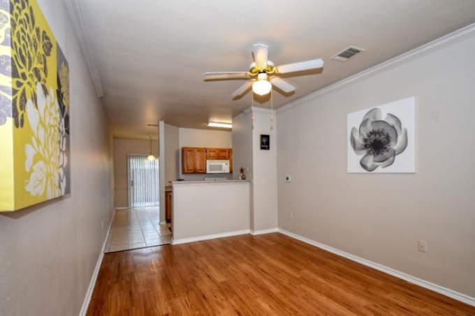 4611 E Houston St 710 – photo 2