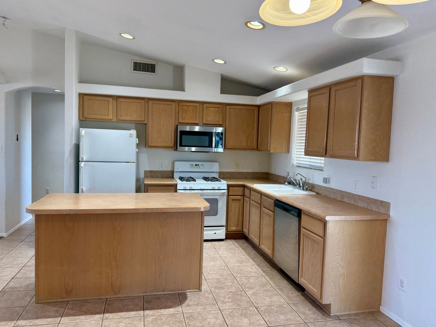 Cul-De-Sac Home 11800 Eclipse Ct – photo 4