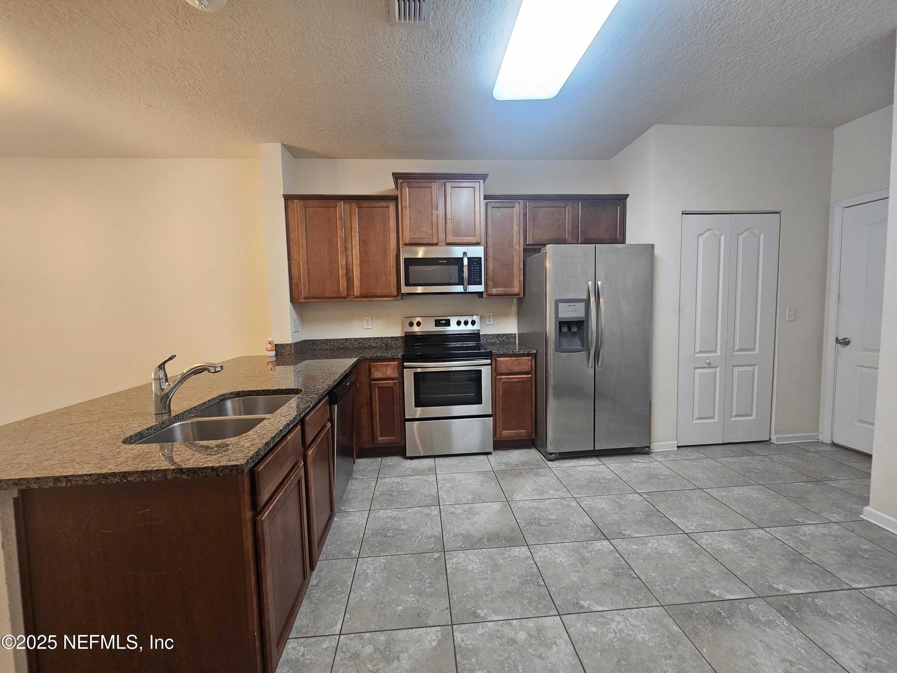 444 SERVIA Drive – photo 4