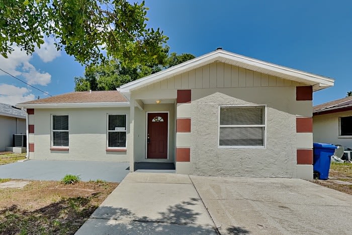 1721 2Nd Street Southeast – photo 1