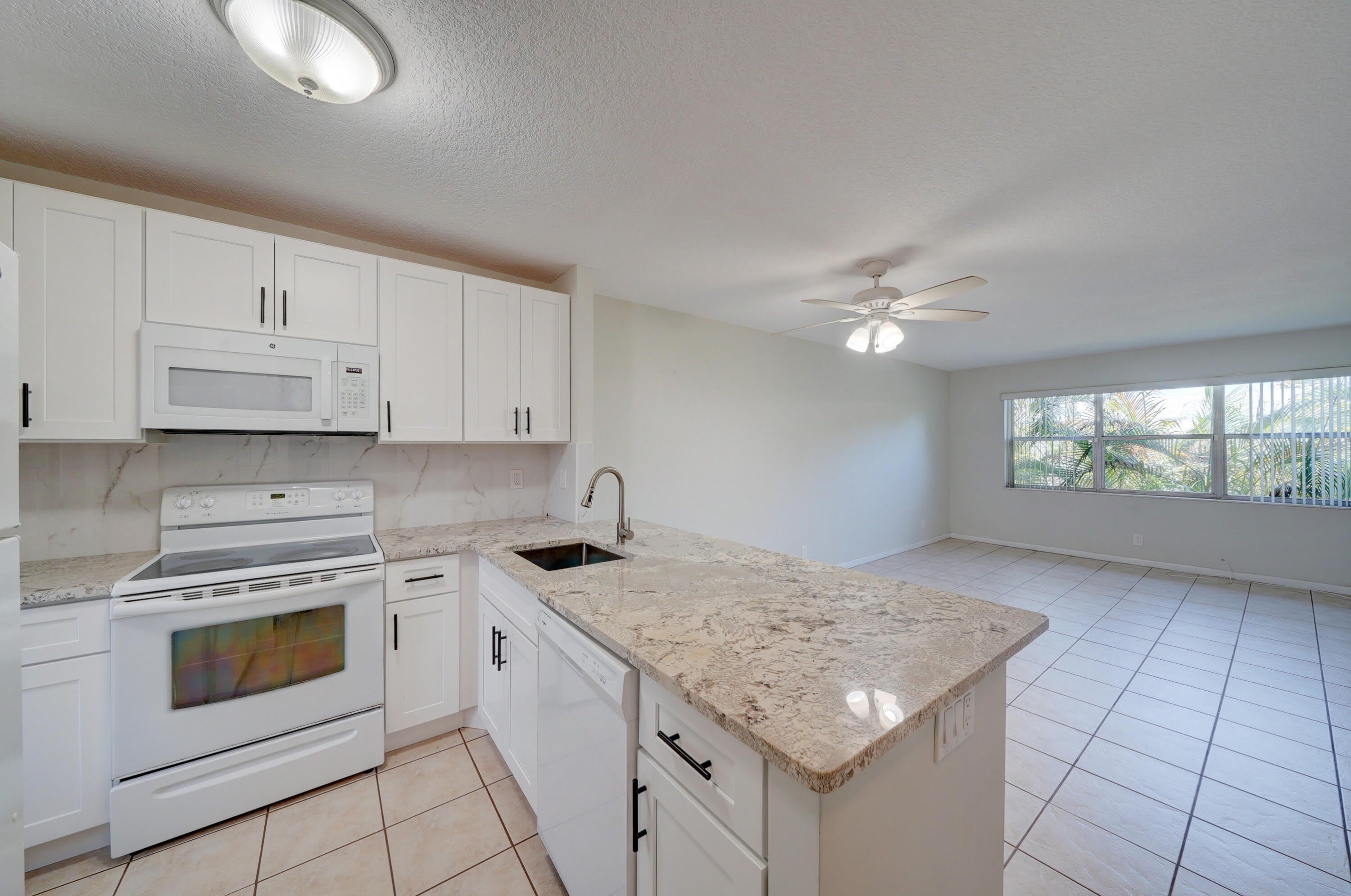 550 SE 2nd Avenue – photo 2