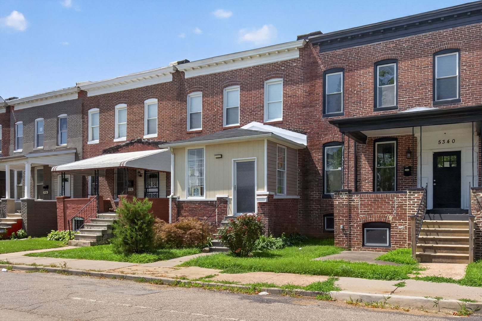 Spacious 3-Bedroom Townhome in a Prime Pimlico Location – photo 3