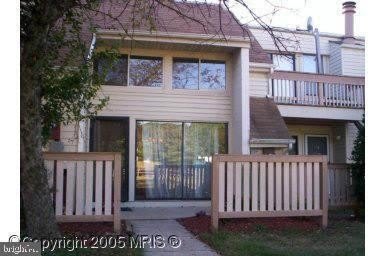 1046 Warwick Court – photo 1