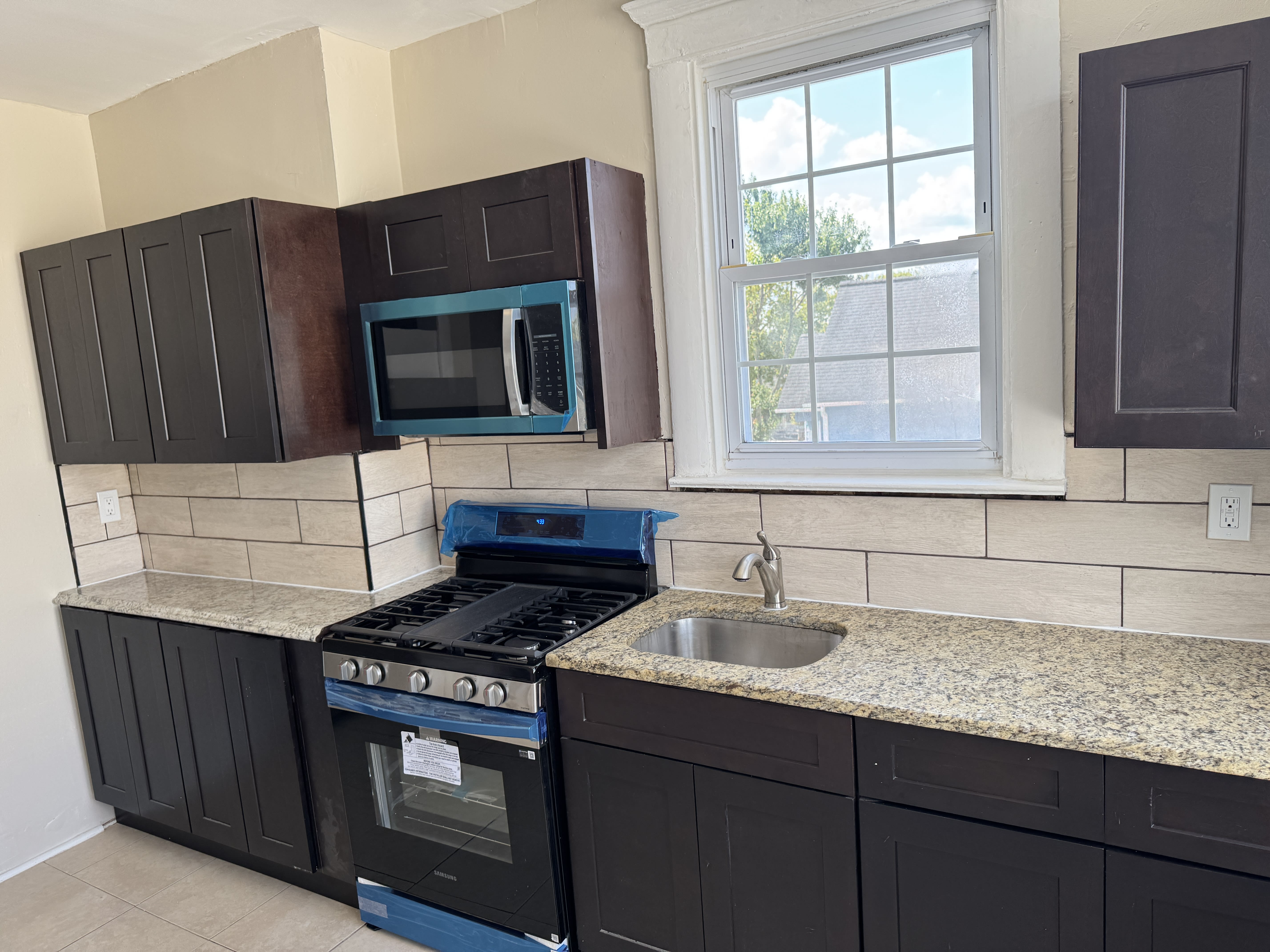 667 Charles St – photo 4