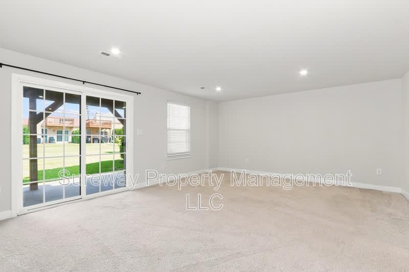 126 Nathan Dr – photo 4