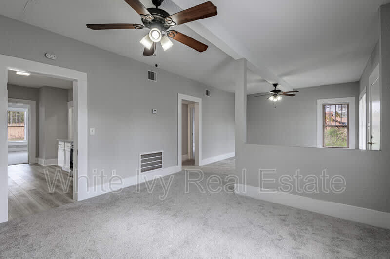 200 W Caroline Street – photo 4