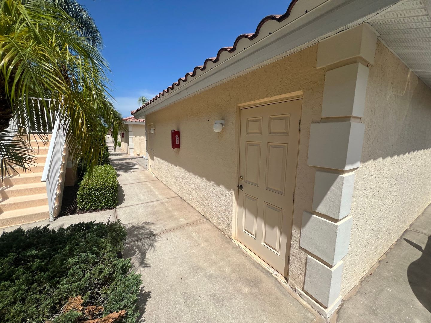 Your Florida Oasis Awaits 3 Bed 2 Bath Luxury Condo In Venice – photo 1