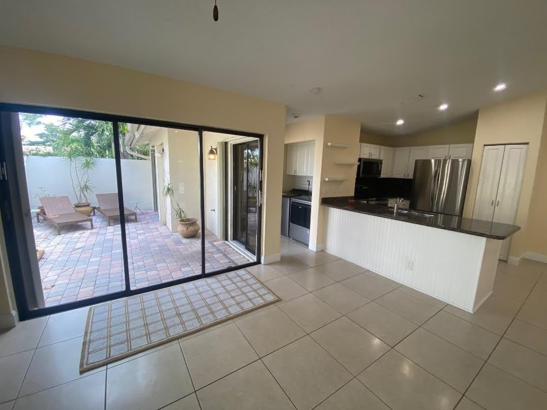 3090 S OAKLAND FOREST Drive – photo 1